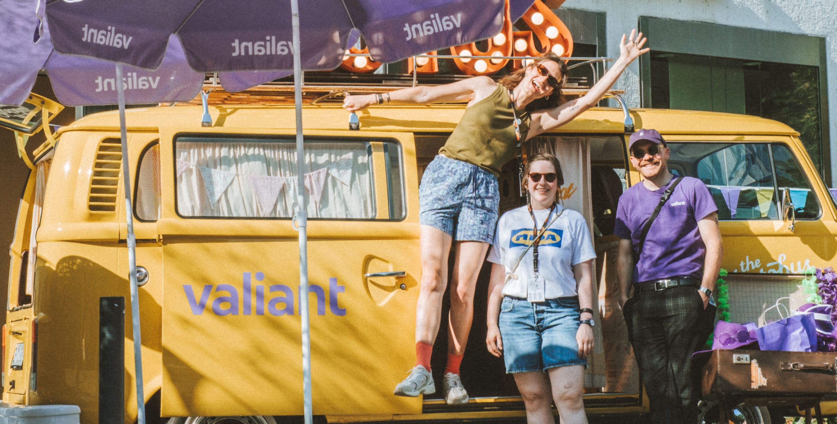 Valiant Photobus Coverbild