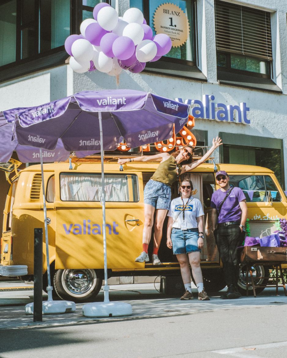 Valiant Photobus Coverbild